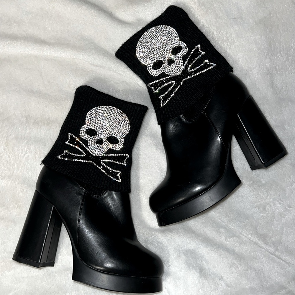 black grunge platform boots !!